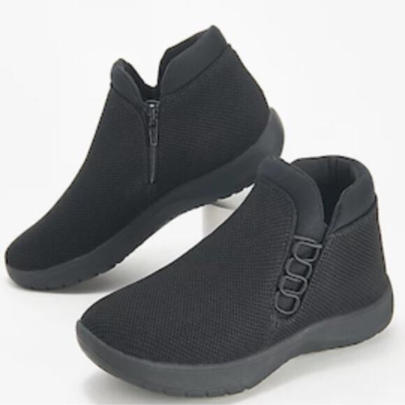 Clarks Adella Cloudsteppers Washable Knit Booties in Pine Black NIB Size 11 - Picture 1 of 12